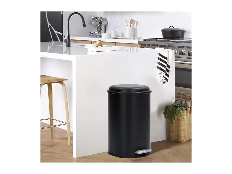 OUTLANE 8 Gal Step-On Trash Can
