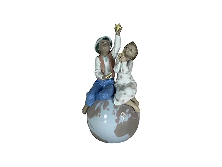 Lladro A World of Love Collectible Fig