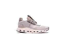 On Running 26.98124 11 On Running Cloudnova Women's Shoes Pearl/Shell