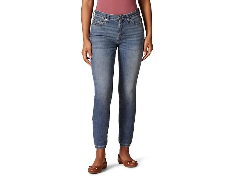 Amazon Essentials Women's Curvy Skinny Jeans